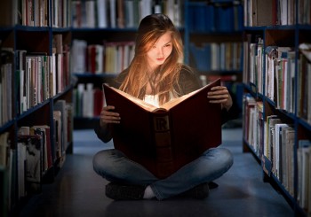 Виртуальный фотоконкурс  «Человек с книгой» (12+)
